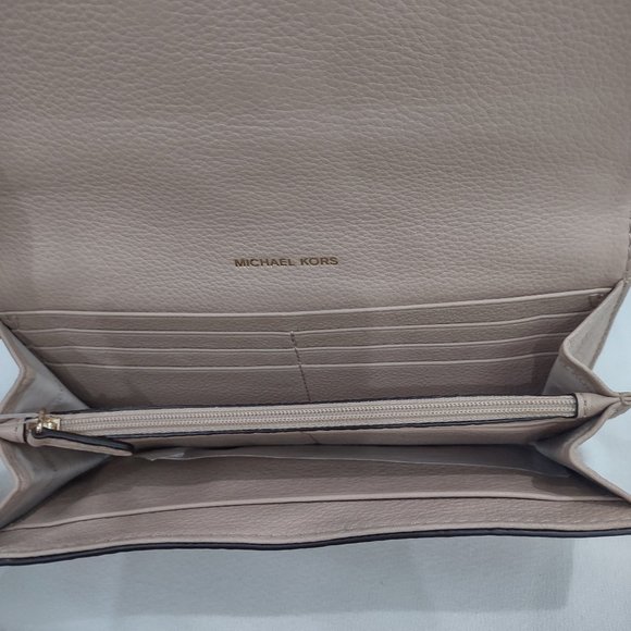 Michael Kors Carryall Fulton Wallet - Picture 3 of 8